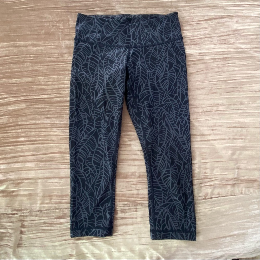 Lululemon Wunder Under Full-on Luxtreme Crop size 6